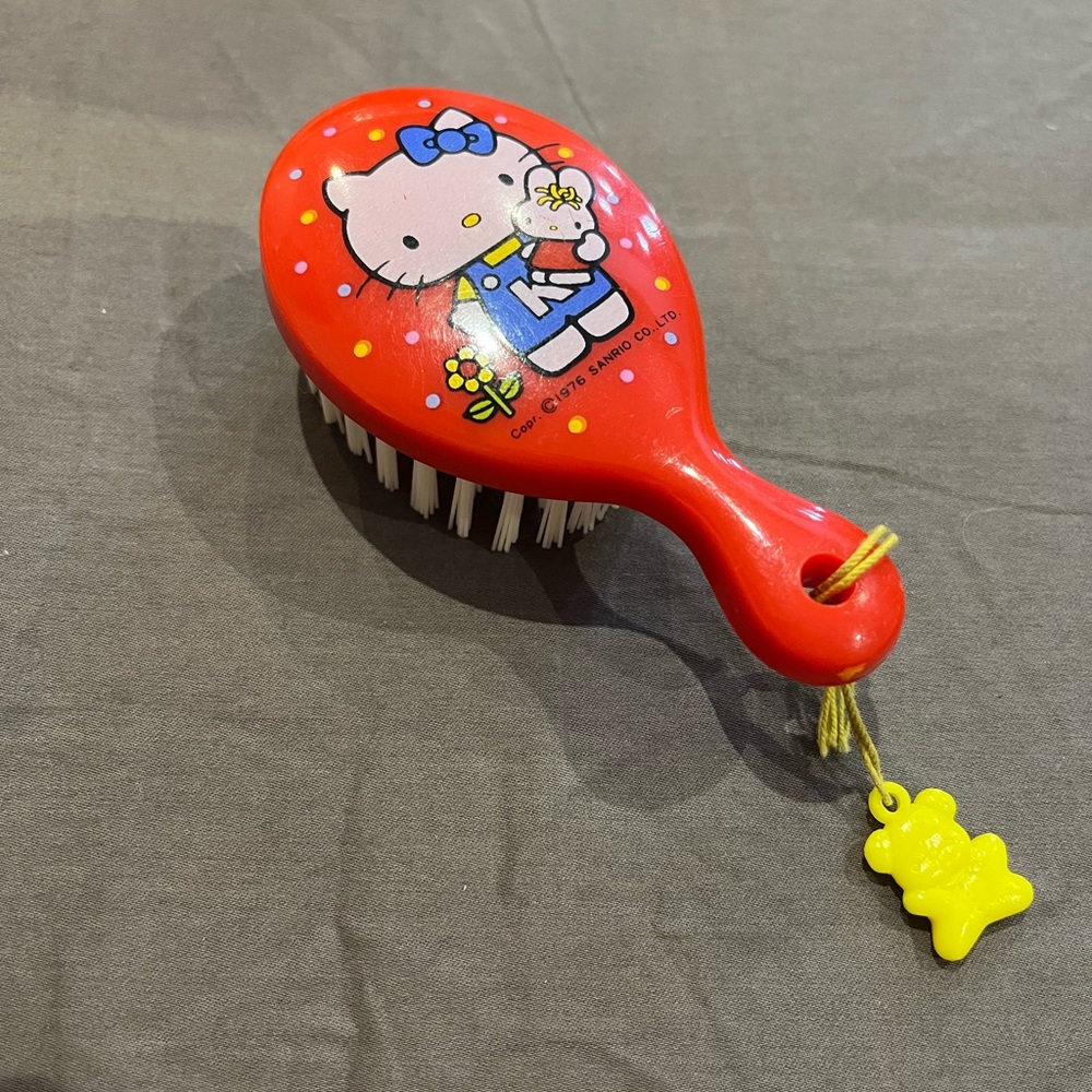 Vintage HELLO KITTY Hair Brush Sanrio Japan 1976 Red Cute Comb Kawaii Makeup 70s